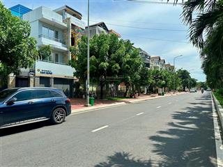 Bán nhanh căn hộ dịch vụ 2 mặt tiền trần thị ngôi quận 8 dòng tiền 110tr/th giá 32 tỷ