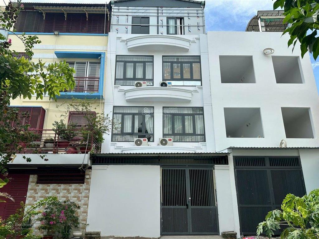 Bán nhanh căn hộ dịch vụ 2 mặt tiền trần thị ngôi quận 8 dòng tiền 110tr/th giá 32 tỷ
