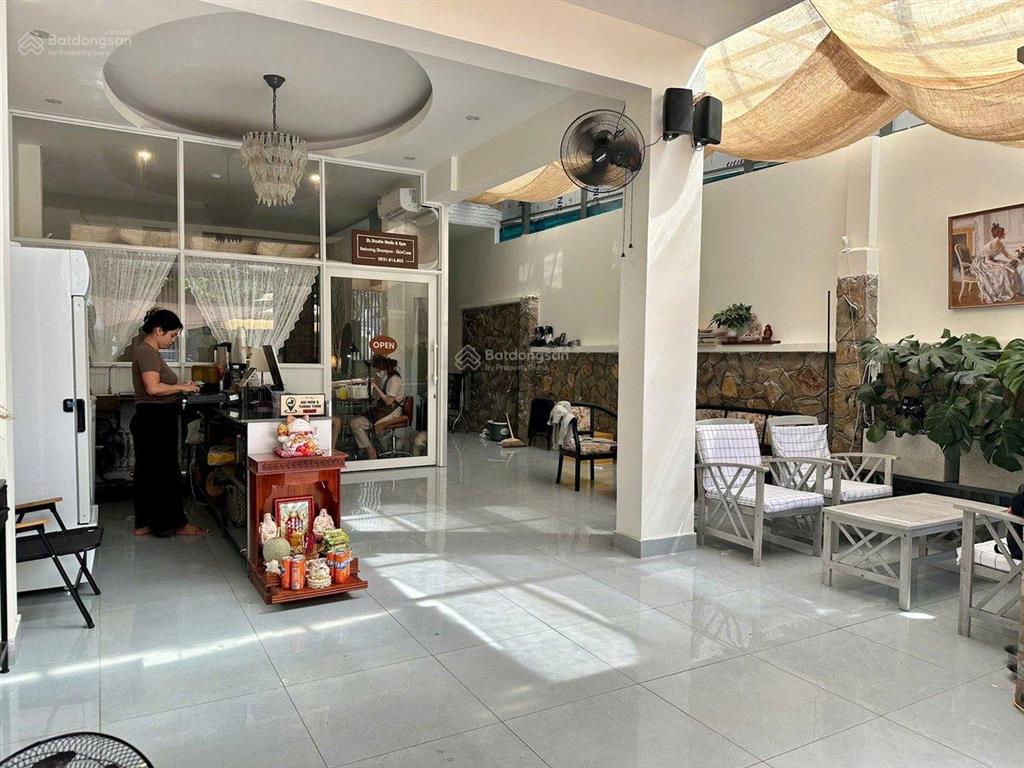 Bán nhanh căn hộ dịch vụ 2 mặt tiền trần thị ngôi quận 8 dòng tiền 110tr/th giá 32 tỷ