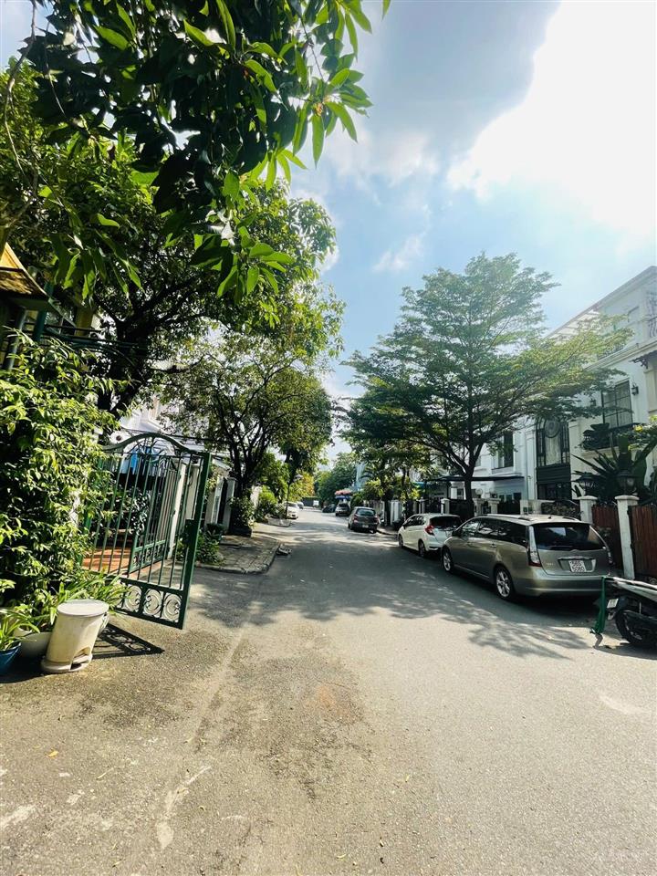 Cho thuê biệt thự phú mỹ hưng, cạnh công viên, khu compound, kế vivo, 126m2(7x18), 3 tầng, 4pn, 4wc