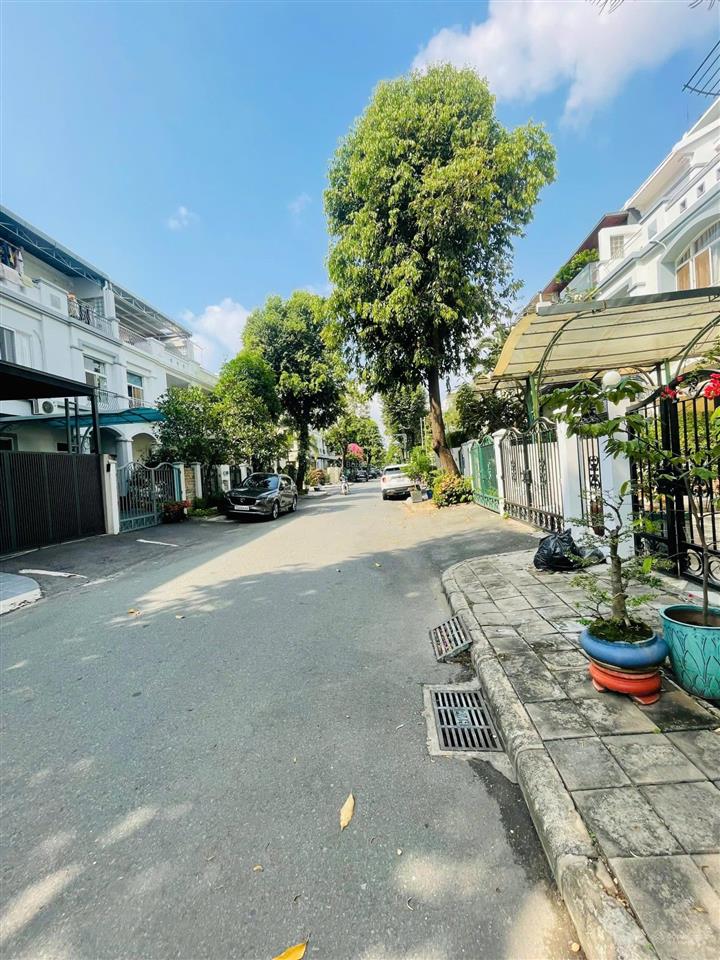 Cho thuê biệt thự phú mỹ hưng, cạnh công viên, khu compound, kế vivo, 126m2(7x18), 3 tầng, 4pn, 4wc