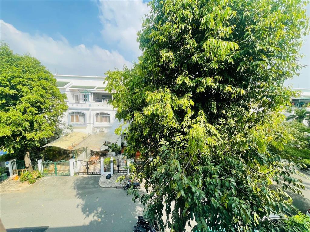 Cho thuê biệt thự phú mỹ hưng, cạnh công viên, khu compound, kế vivo, 126m2(7x18), 3 tầng, 4pn, 4wc