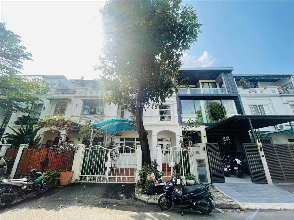 Cho thuê biệt thự phú mỹ hưng, cạnh công viên, khu compound, kế vivo, 126m2(7x18), 3 tầng, 4pn, 4wc