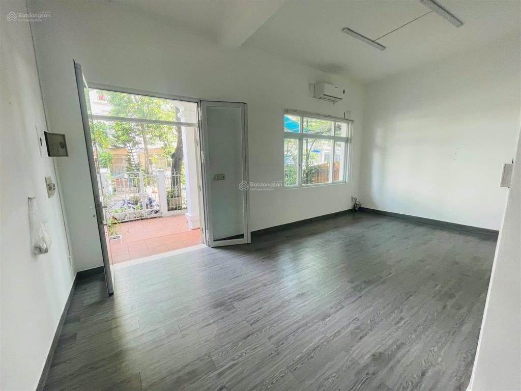 Cho thuê biệt thự phú mỹ hưng, cạnh công viên, khu compound, kế vivo, 126m2(7x18), 3 tầng, 4pn, 4wc