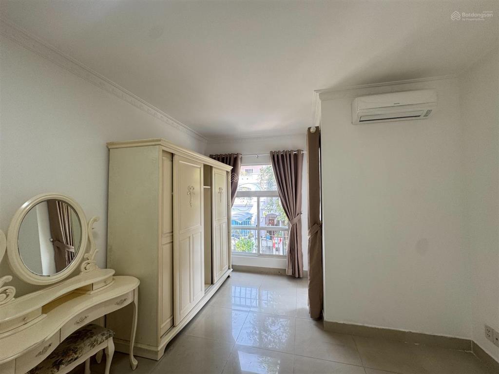 Cho thuê biệt thự phú mỹ hưng khu compound cạnh công viên to, kế vivo, 126m2 (7x18) 3 tầng 4pn, 4wc