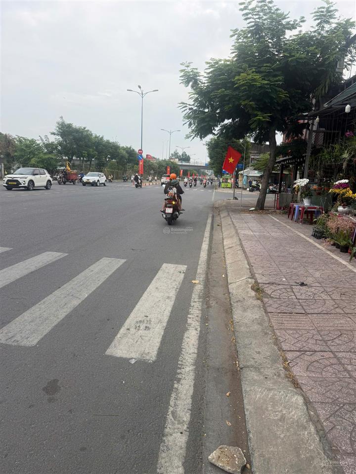 Bán đất tặng nhà đ. lê văn việt, 19 tỷ, 134m2, vị trí vip. kinh doanh dòng tiền ổn định.