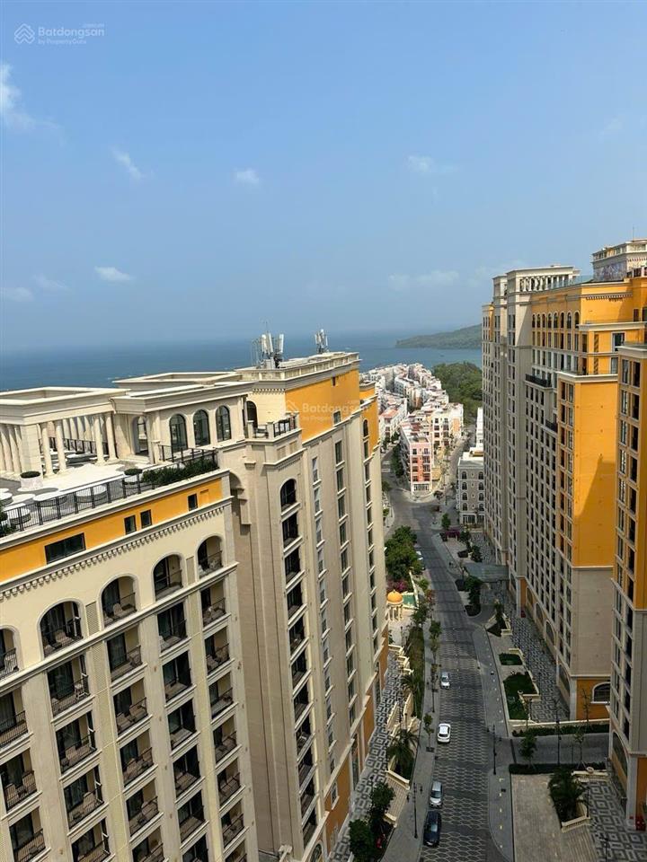 Căn hộ của toà h4 view trực diện cầu hôn tầng cao thoáng mát.