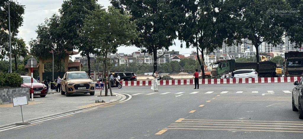 Bán nhà mặt phố, xây 6 tầng, full cửa kính lowe và ban công kính, kinh doanh tốt