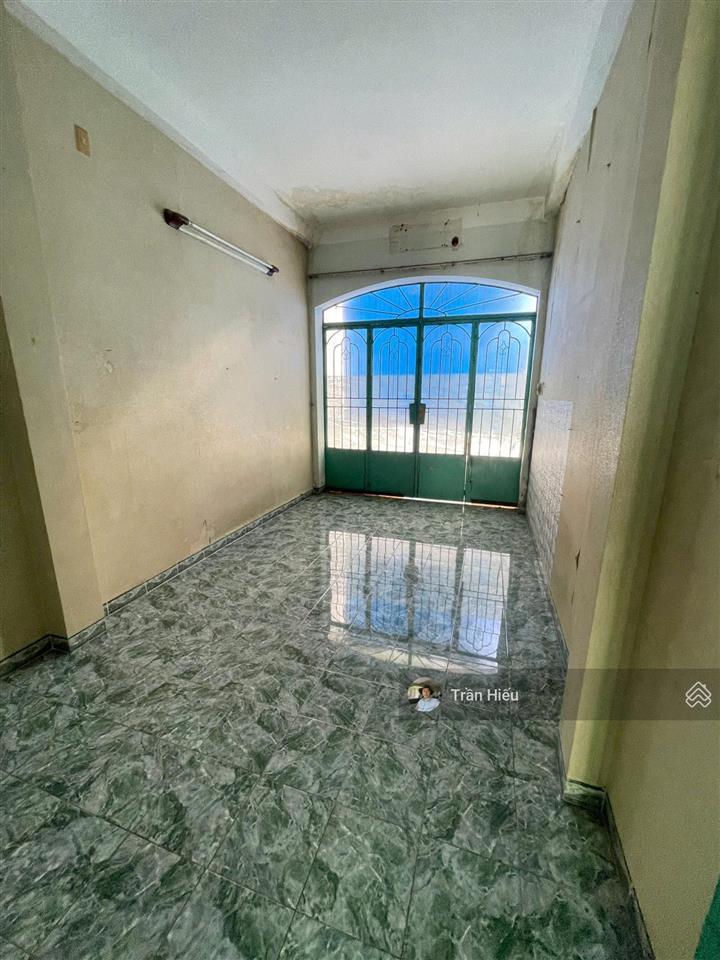 Chỉ 6,7 tỷ  sở hữu nhà phố 3 tầng mt đường trần nguyên hãn. khu bàn cờ nha trang sầm uất