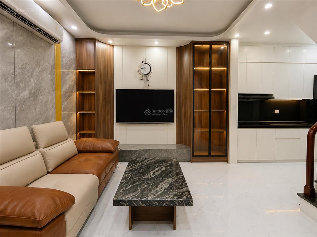 Bán gấp nhà gần chợ khâm thiênđống đa. dt 40m, 5 tầng. giá chỉ 7,4 tỷ.