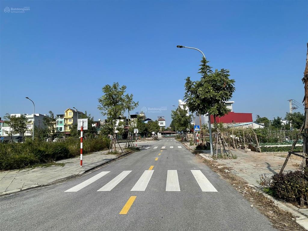 Chuyển nhượng lô đất giãn dân khu vân hà diện tích 80m2 giá 90 tr/m2,  0906 995 ***