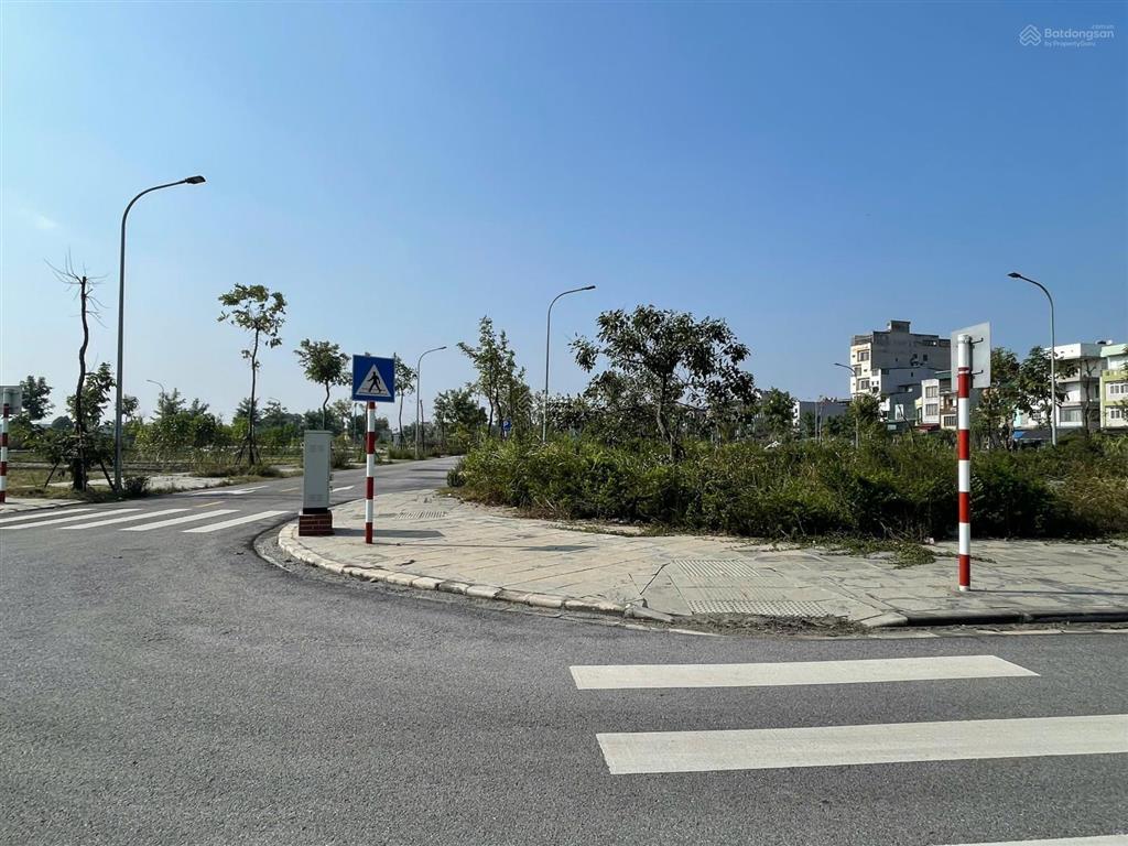 Chuyển nhượng lô đất giãn dân khu vân hà diện tích 80m2 giá 90 tr/m2,  0906 995 ***