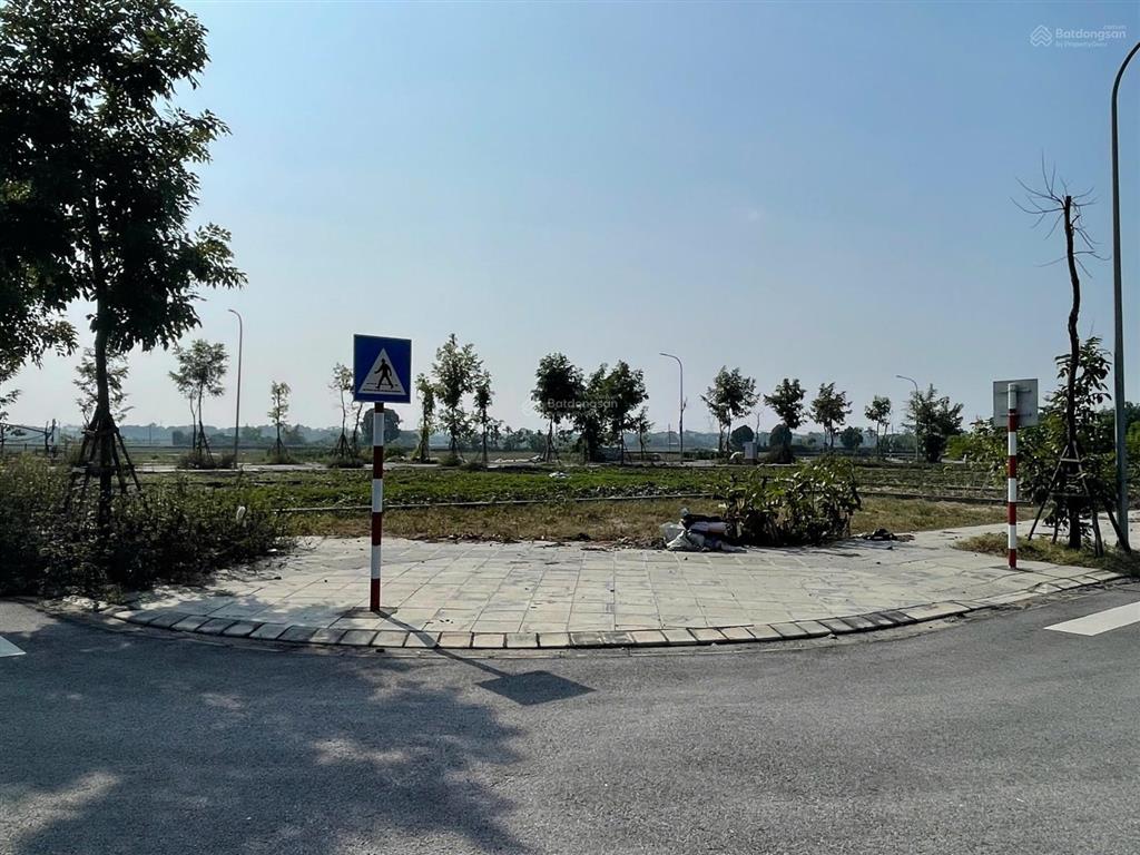 Chuyển nhượng lô đất giãn dân khu vân hà diện tích 80m2 giá 90 tr/m2,  0906 995 ***