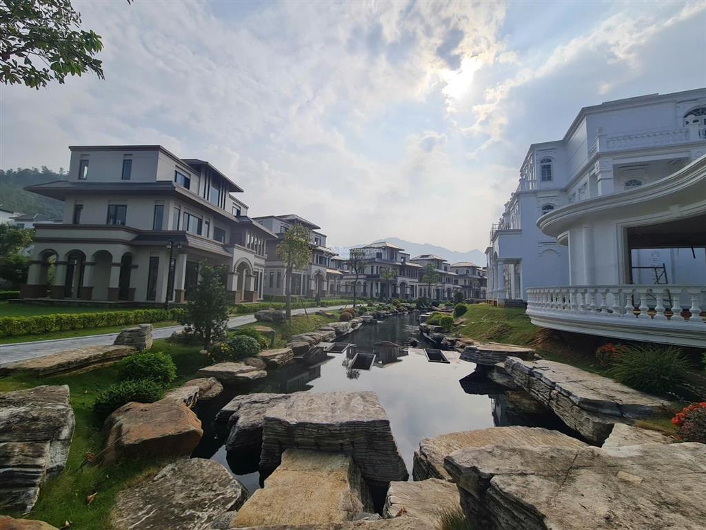 Cần chuyển nhượng biệt thự 400m2 đã xây 3 tầng, 70 triệu/m2 tại tiến xuân, thạch thất 0906 995 ***