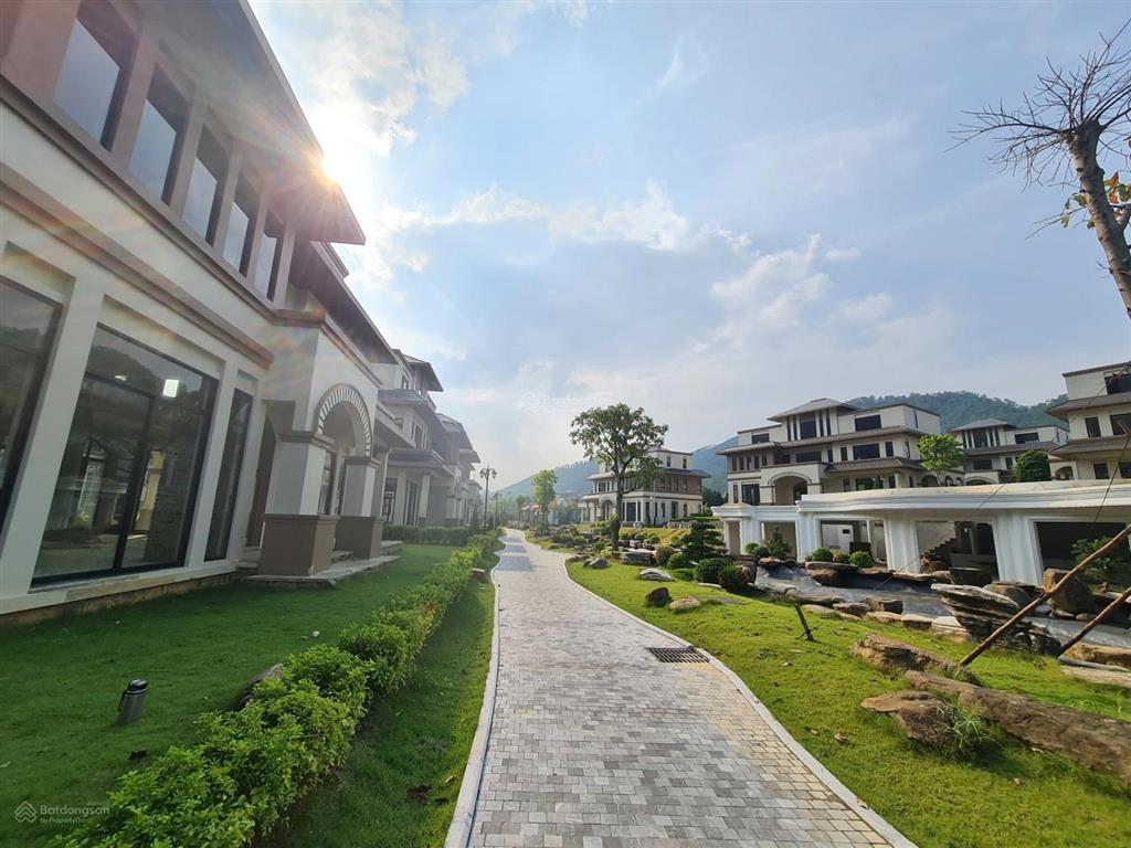 Cần chuyển nhượng biệt thự 400m2 đã xây 3 tầng, 70 triệu/m2 tại tiến xuân, thạch thất 0906 995 ***