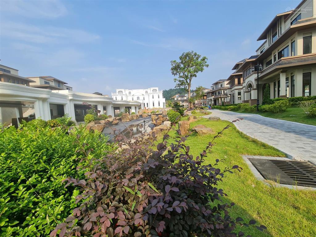 Cần chuyển nhượng biệt thự 400m2 đã xây 3 tầng, 70 triệu/m2 tại tiến xuân, thạch thất 0906 995 ***