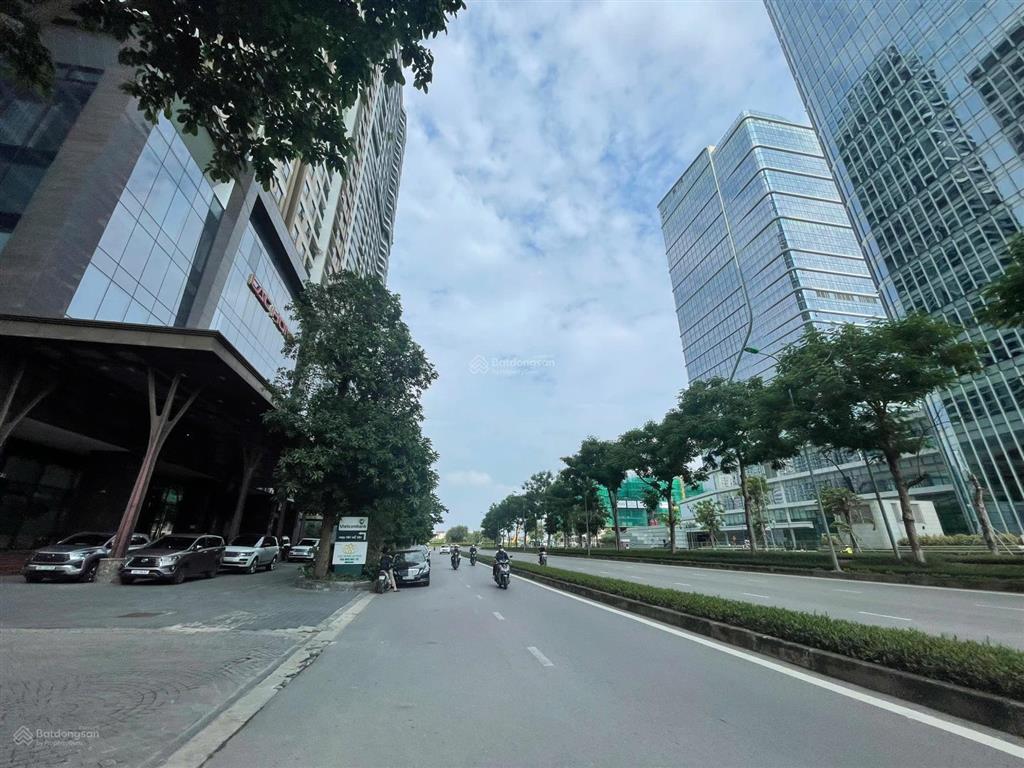 Chuyển nhượng hơn 2.180m2 sàn thương mại tầng 1 và 2 ngoại giao đoàn  đang cho thuê 540 tr/tháng
