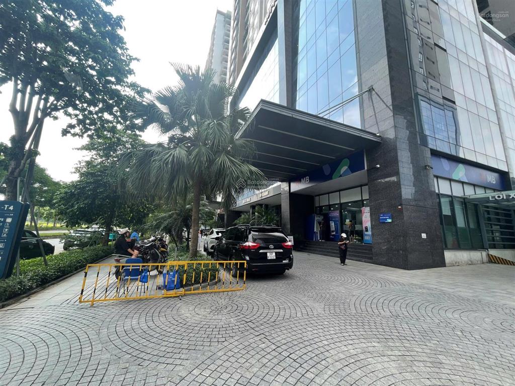 Chuyển nhượng hơn 2.180m2 sàn thương mại tầng 1 và 2 ngoại giao đoàn  đang cho thuê 540 tr/tháng