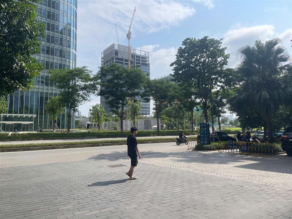 Chuyển nhượng hơn 2.180m2 sàn thương mại tầng 1 và 2 ngoại giao đoàn  đang cho thuê 540 tr/tháng