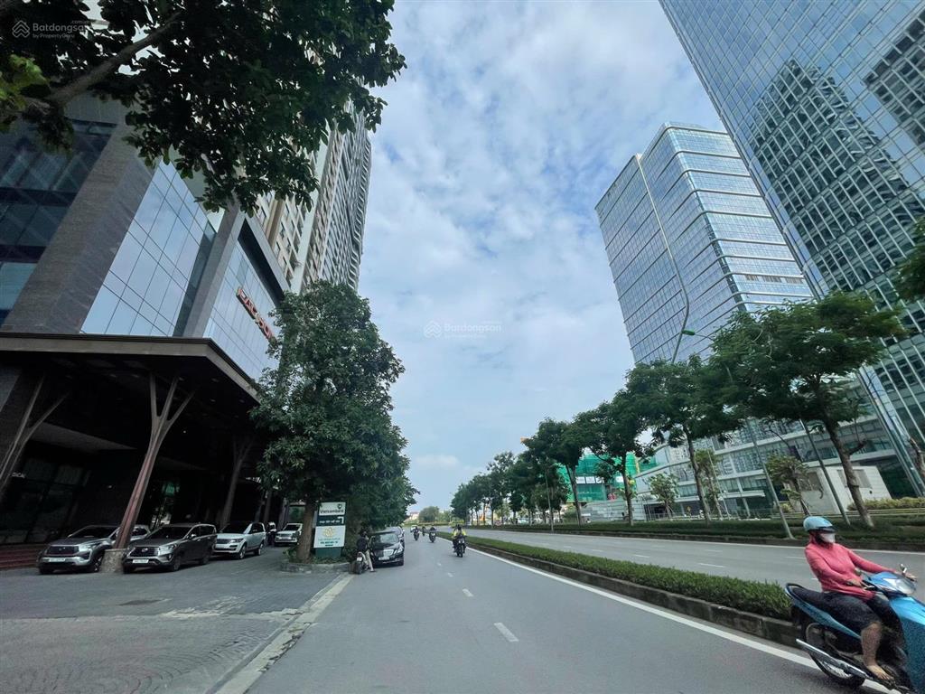 Chuyển nhượng hơn 2.180m2 sàn thương mại tầng 1 và 2 ngoại giao đoàn  đang cho thuê 540 tr/tháng