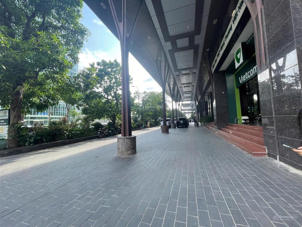 Chuyển nhượng hơn 2.180m2 sàn thương mại tầng 1 và 2 ngoại giao đoàn  đang cho thuê 540 tr/tháng