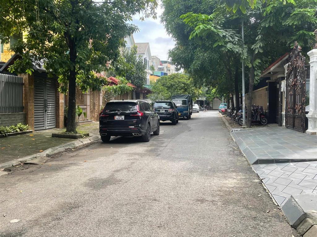 Bán biệt thự 252m² khu đô thị resco  phạm văn đồng  giá 70 tỷ về ở ngay 0906 995 ***.