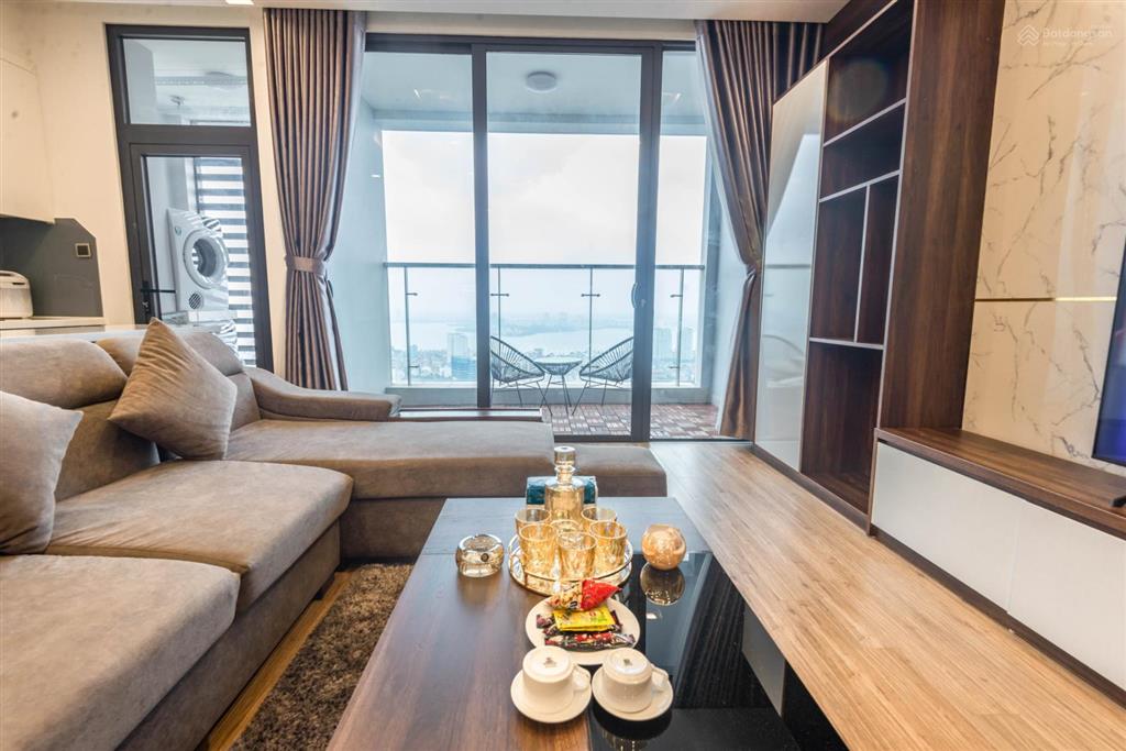 Cần bán chcc the golden armor  b6 giảng võ, ba đình, 3pn, 105m2 tầng cao giá thoả thuận.