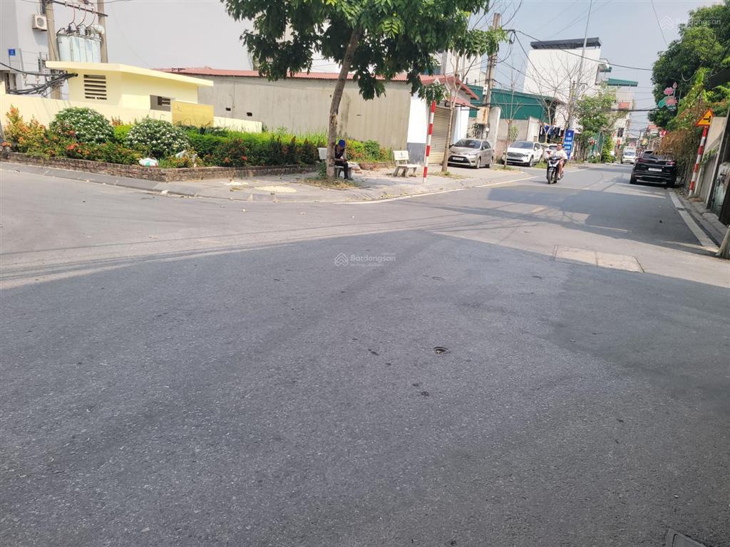 Trục chính lô góc đường thông 3 ô tô, khu vực đáng để đầu tư và xây nhà để ở, tiện ích bạt ngàn.