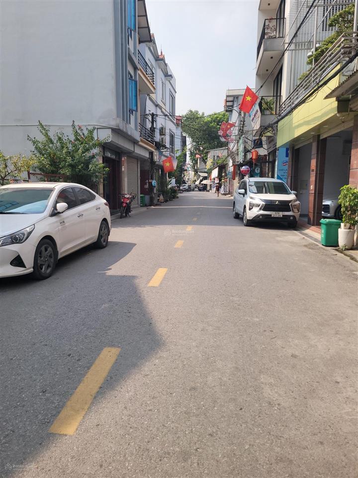 Trục chính lô góc đường thông 3 ô tô, khu vực đáng để đầu tư và xây nhà để ở, tiện ích bạt ngàn.