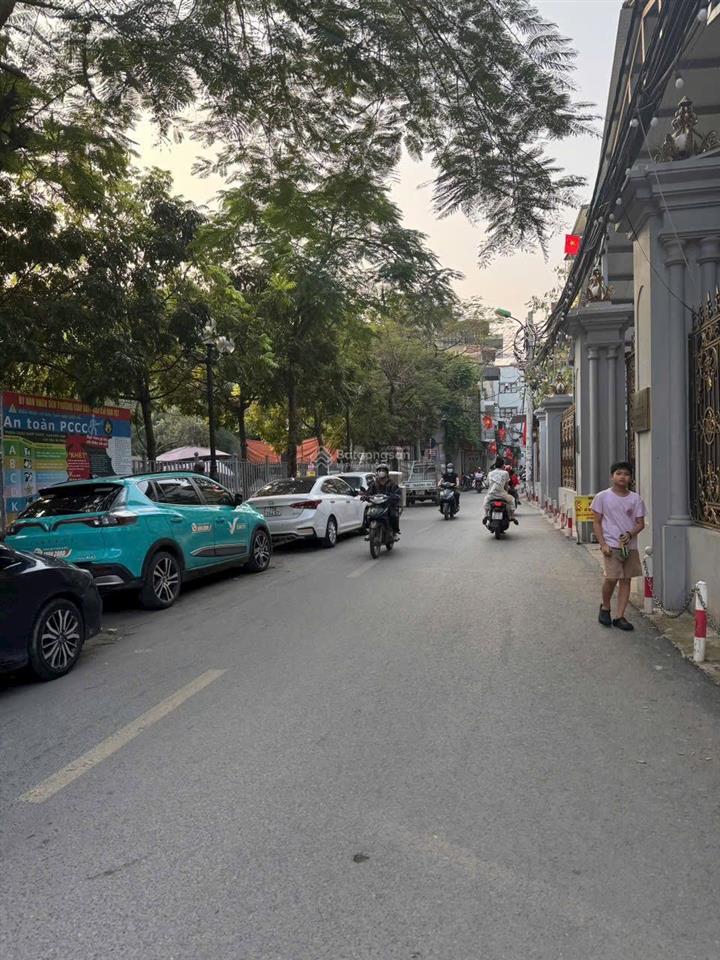Cần bán nhà mp giáp bát ô tô tránh kd ngày đêm có vỉa hè