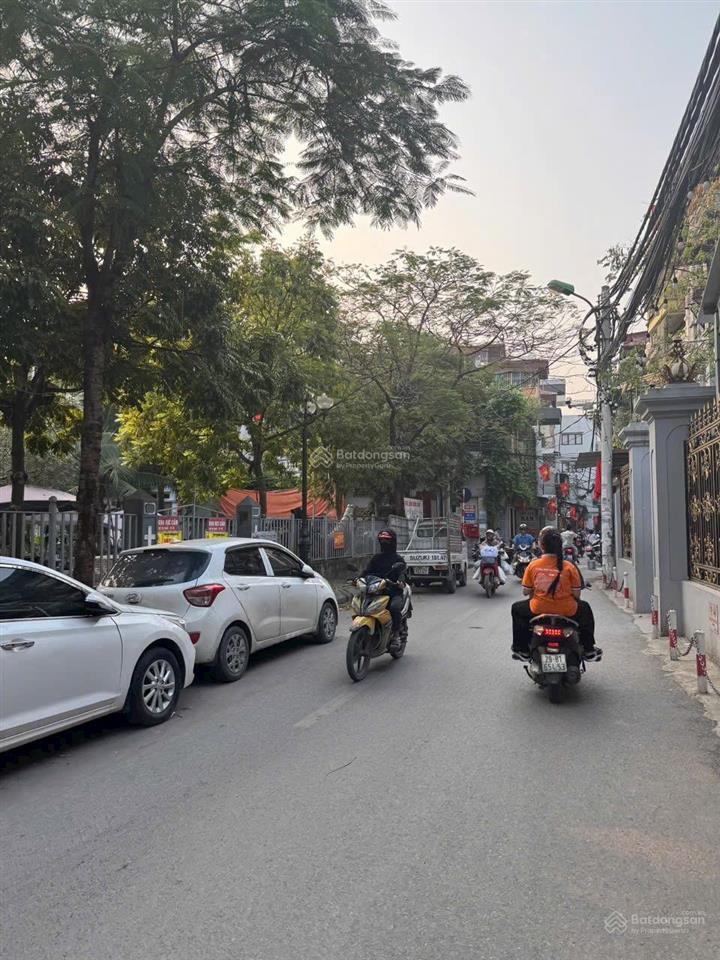 Cần bán nhà mp giáp bát ô tô tránh kd ngày đêm có vỉa hè