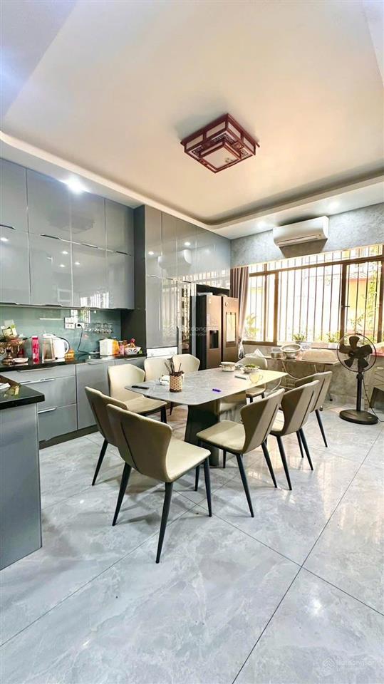 Bán nhà phân lô ô tô tránh phố lạc trung, thang máy nhập có vỉa hè kd vp