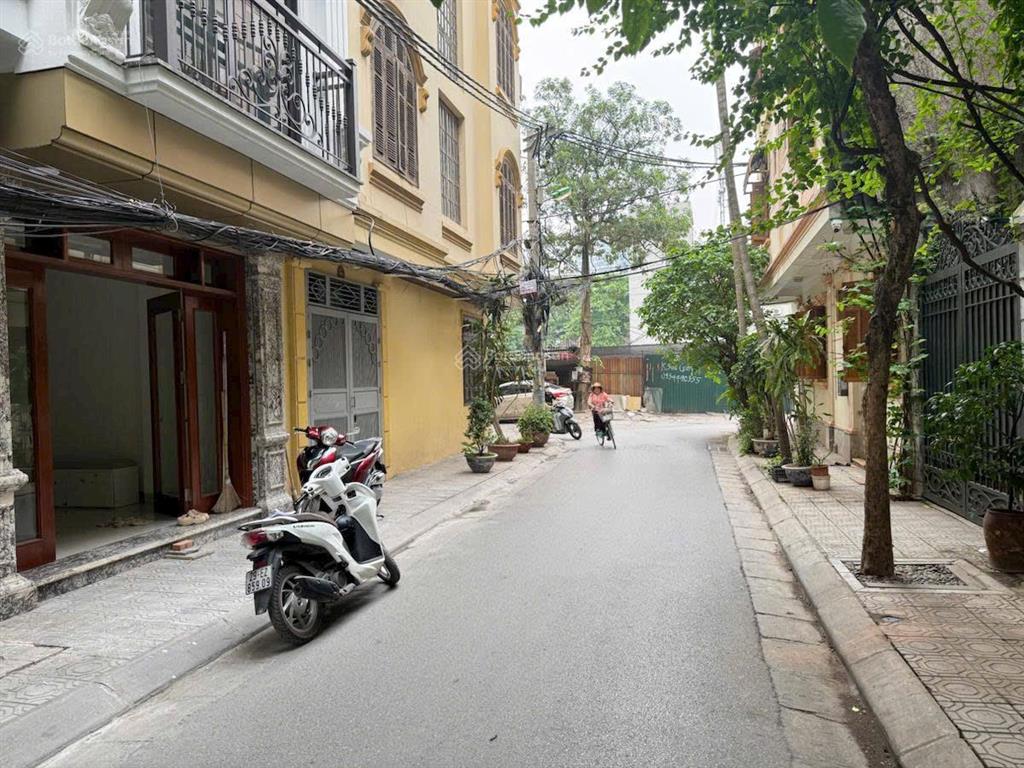 Bán nhà phân lô ô tô tránh phố lạc trung, thang máy nhập có vỉa hè kd vp