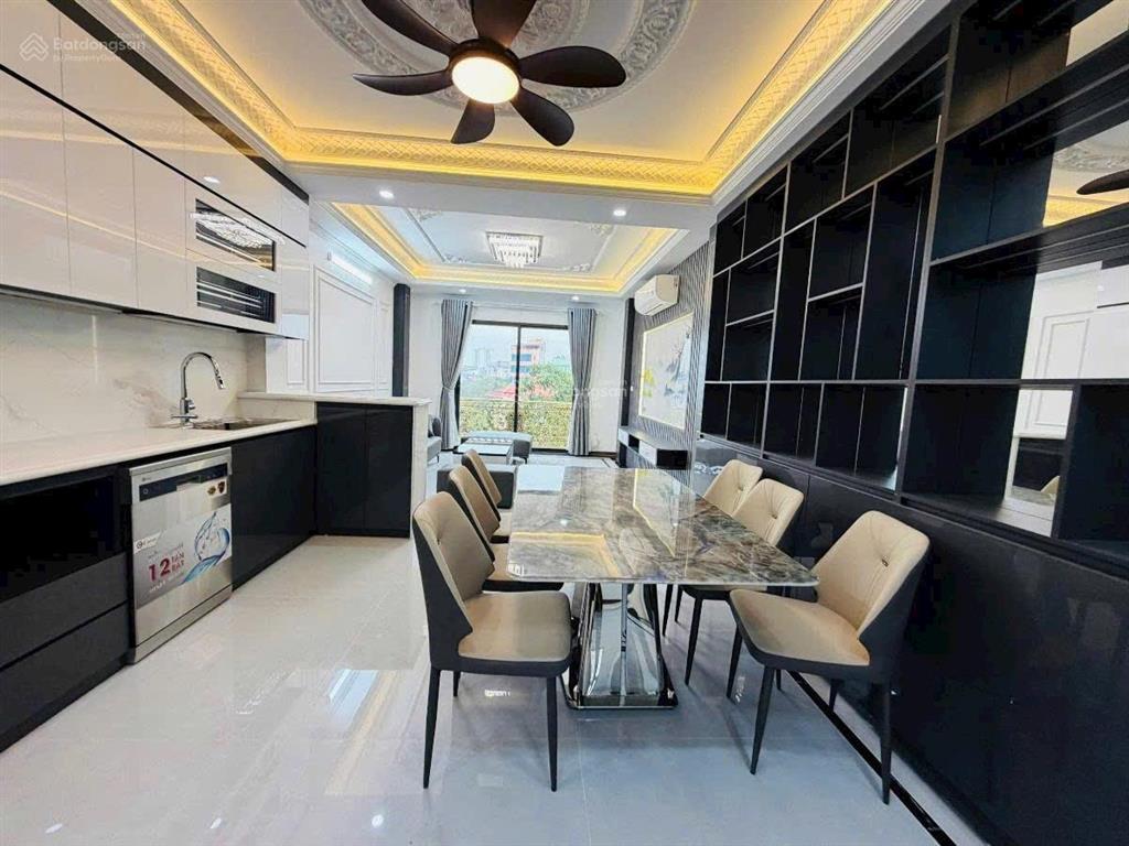 Bán nhà view trường học kd đa dạng 2 vỉa hè  thang máy nhập, ở cực sướng