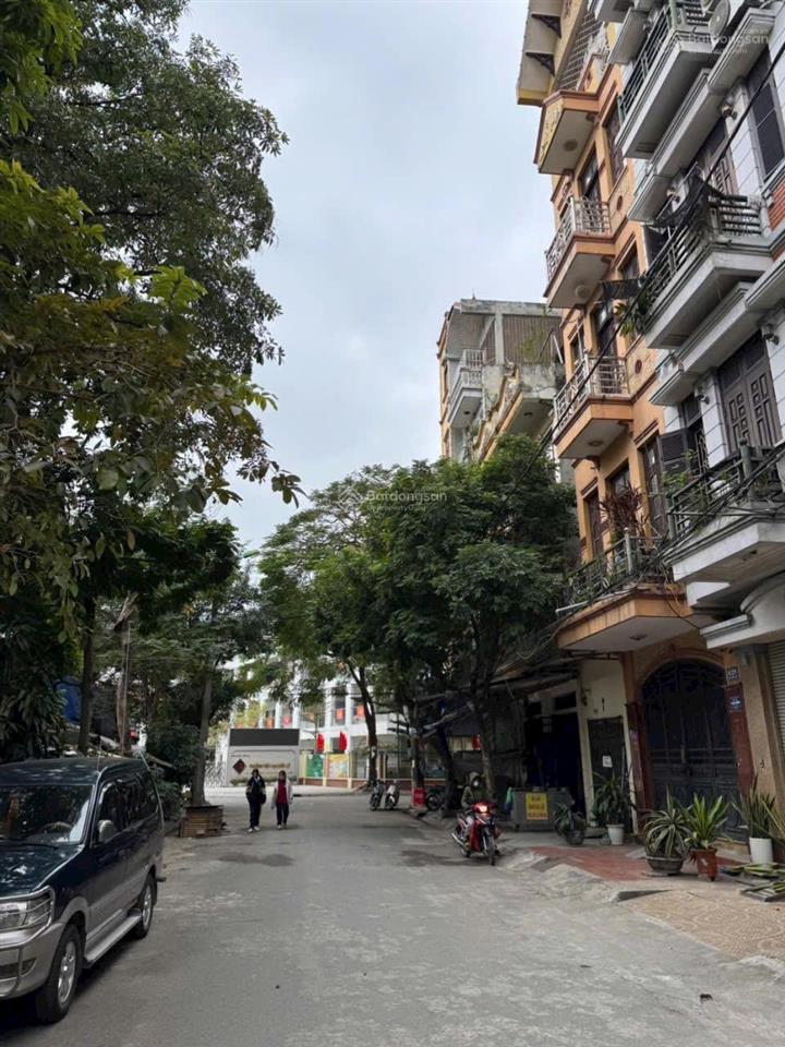 Bán nhà phân lô đền lừ 3 ô tô tránh view thoáng cực đẹp có vỉa hè kd đa dạng