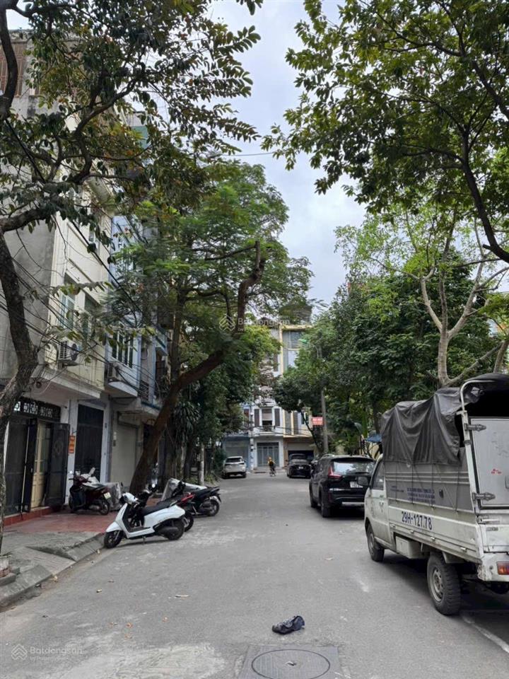 Bán nhà phân lô đền lừ 3 ô tô tránh view thoáng cực đẹp có vỉa hè kd đa dạng