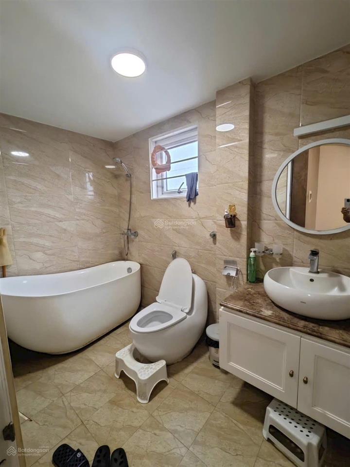 Bán nhà lô góc kd ngày đêm vỉa hè ô tô tránh, sát chợ trương định, 7 tầng thang máy