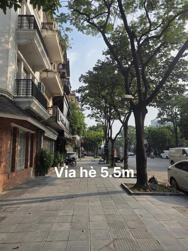 Bán gấp nhà 7 tầng thông sàn, vỉa hè 5,5m kd đa dạng, 5 ô tô tránh