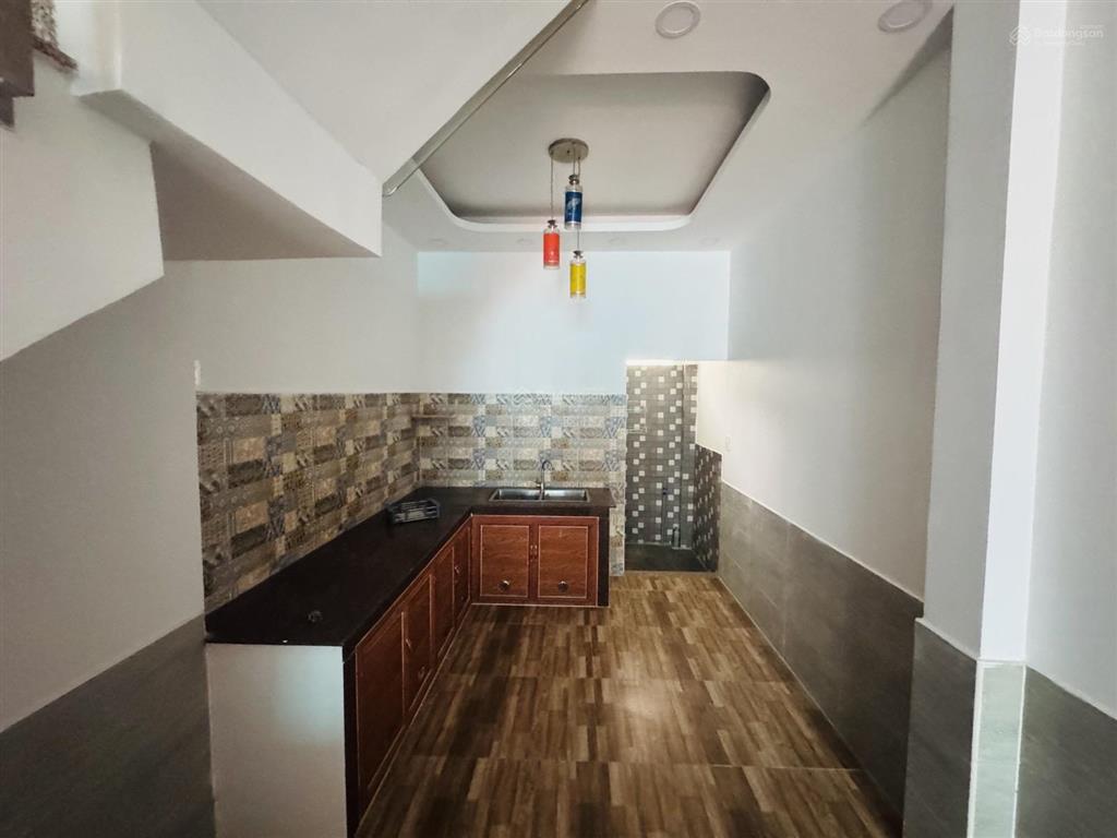 Nhà 2 tầng, hẻm xe hơi, 6x10, chia 2 căn, long bình, thủ đức