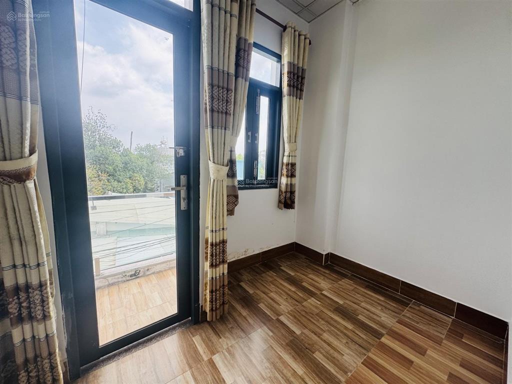 Nhà 2 tầng, hẻm xe hơi, 6x10, chia 2 căn, long bình, thủ đức