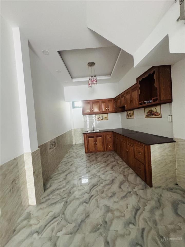 Nhà 2 tầng, hẻm xe hơi, 6x10, chia 2 căn, long bình, thủ đức