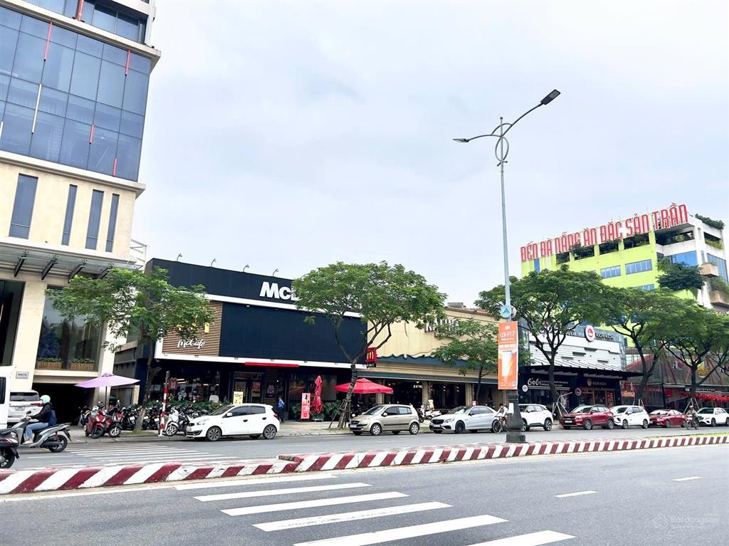 Chuyển nhượng vị trí vip đường nguyễn văn linh gần cầu rồng. dòng tiền 2,1 tỷ/năm