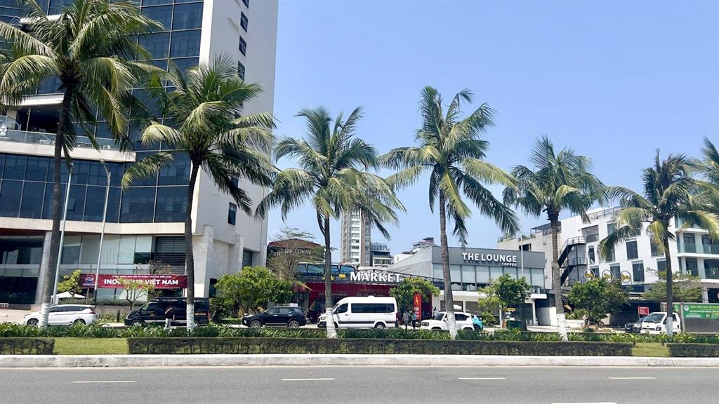 Chuyển nhượng lô đất mặt tiền đường võ nguyên giáp xây được 16 tầng. đối diện bãi tắm phạm văn đồng