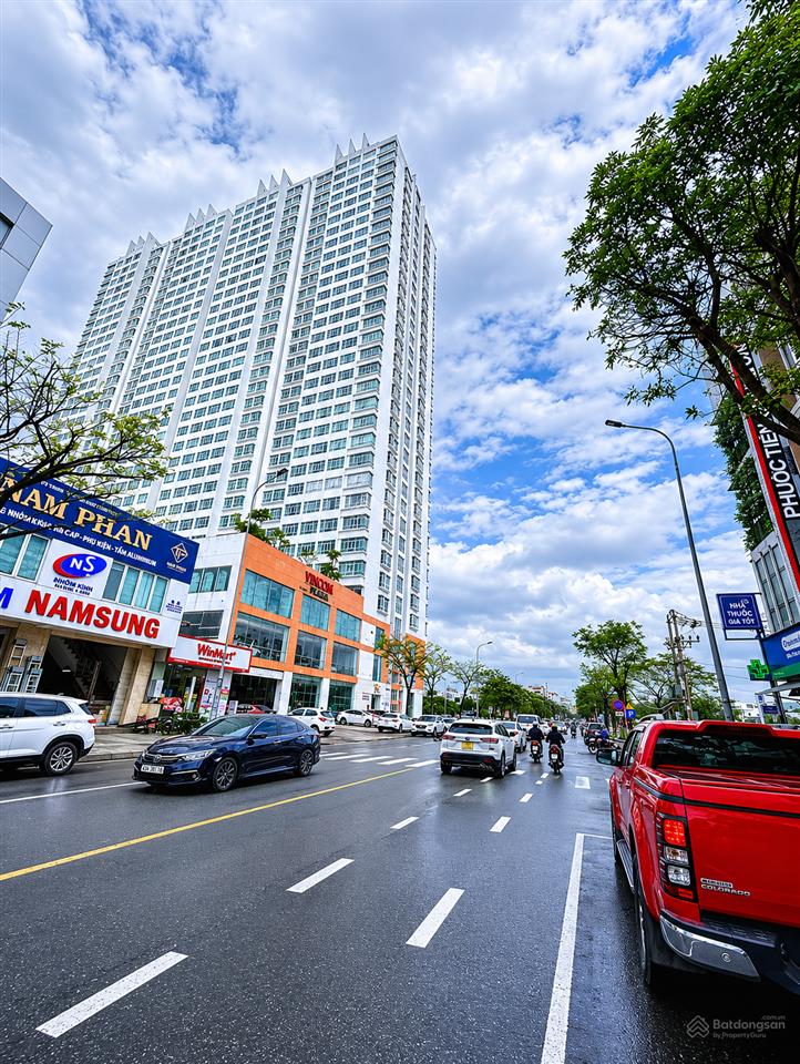 Chuyển nhượng nhà mặt tiền đường hàm nghi, mặt tiền rộng 20m