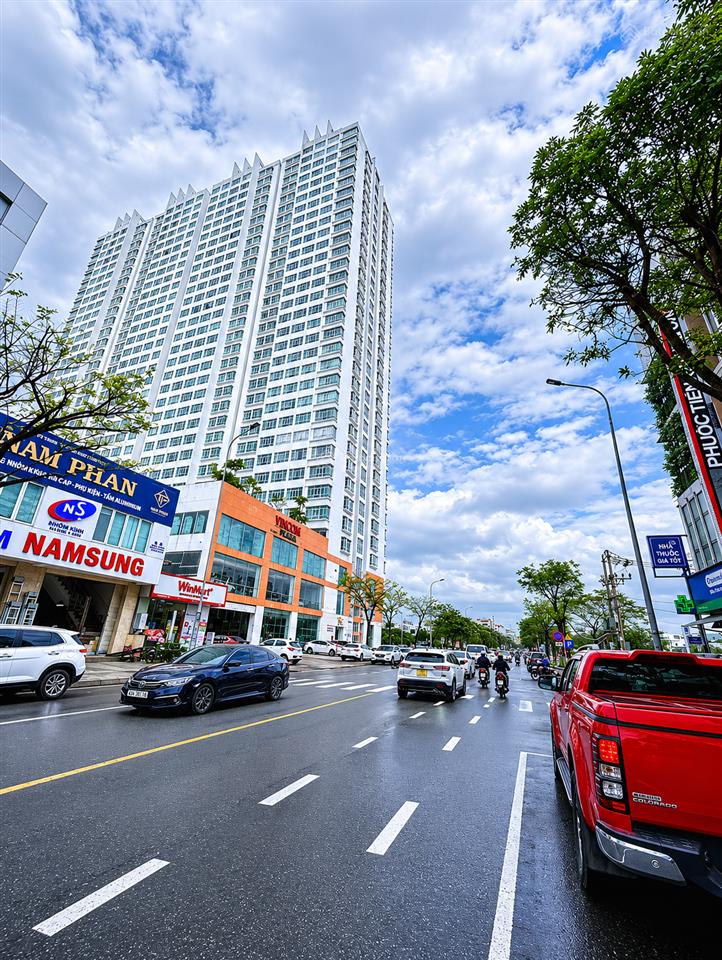 Chuyển nhượng nhà mặt tiền đường hàm nghi, mặt tiền rộng 20m