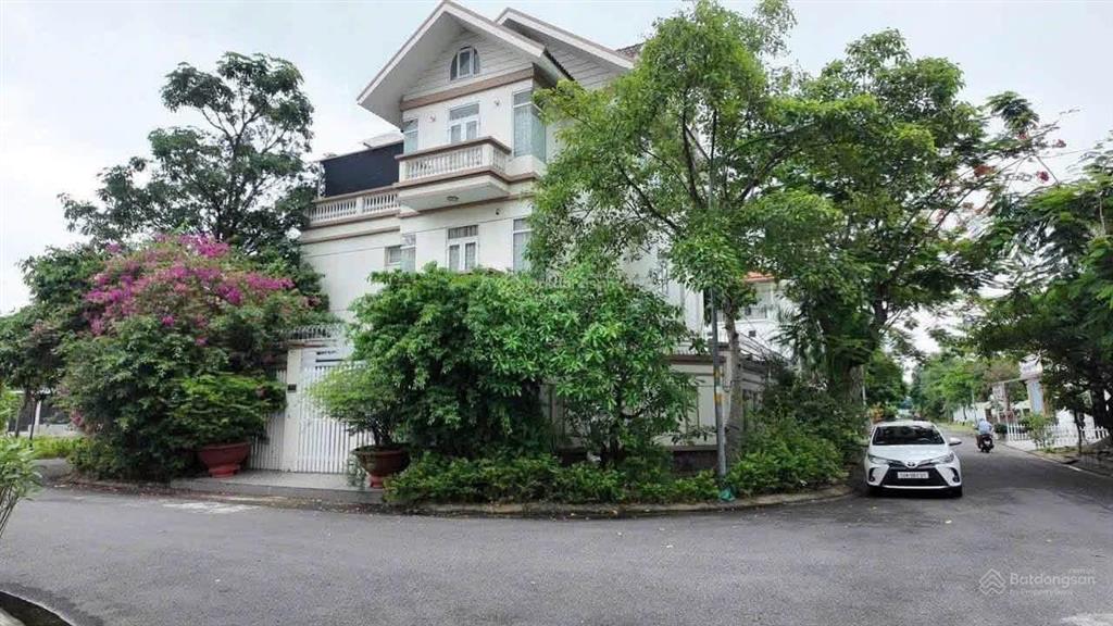Bán biệt thự 3 mặt tiền view đẹp, giá 27,9 tỷ, 283m2 tại khu đô thị mới 13b conic, bình chánh
