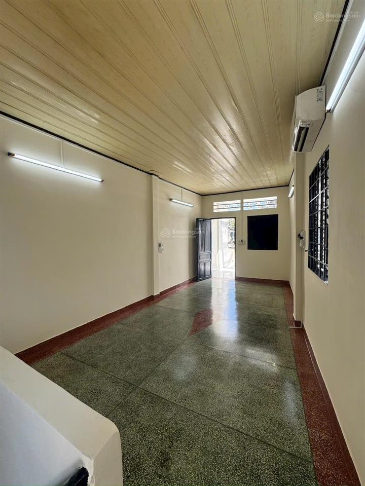 Cho thuê nhà mới 4pn 3wc cách mạng tháng 8 tân bình, hẻm 1/ gần đường lớn