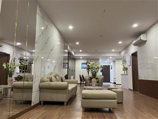 Cho thuê chcc discovery complex 302 cầu giấy, dt 210m2 , 4pn, 3wc full nội thất,nhận nhà luôn.