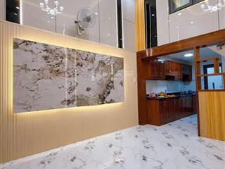 Bán nhà 4 tầng sát mặt tiền đoàn văn bơ  nhà mới dọn vào ở ngay  giá chỉ 4 tỷ 6 còn thương lượng.