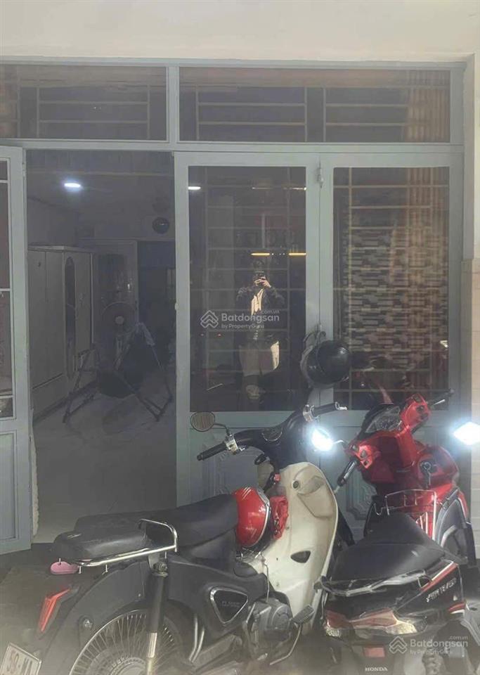 Bán nhà 2 mặt tiền hxh đường bến vân đồn  107m2 thích hợp xây chdv  giá 12 tỷ 5 còn thương lượng.